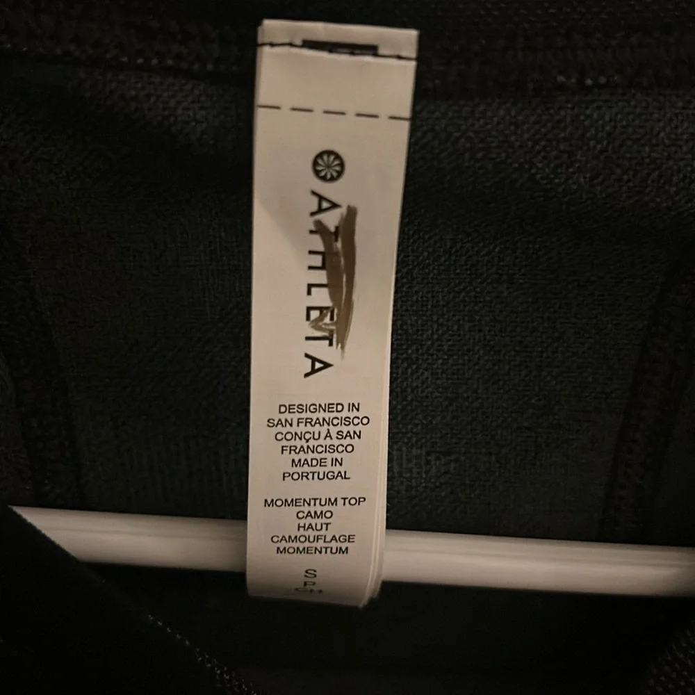 NWT Athleta Momentum Top Black and Gray Camo- Small - Picture 2 of 7
